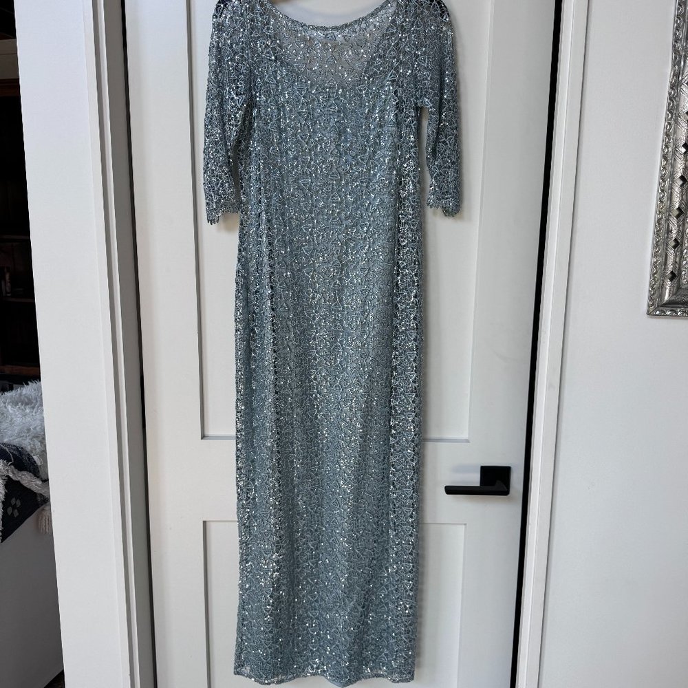 Kay Unger New York Blue 3/4 Sleeve Sequin Cocktail Dress Size 6 in ice blue